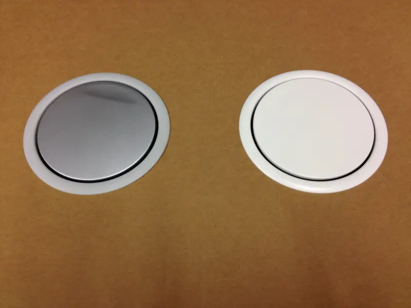 EVOline Port 3 versenkbare Steckdose Rand-Erdung Typ F, weißer Deckel