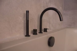 Waterevolution Flow 4-Loch-Badewannenarmatur für die Wandmontage Schwarz T138PR