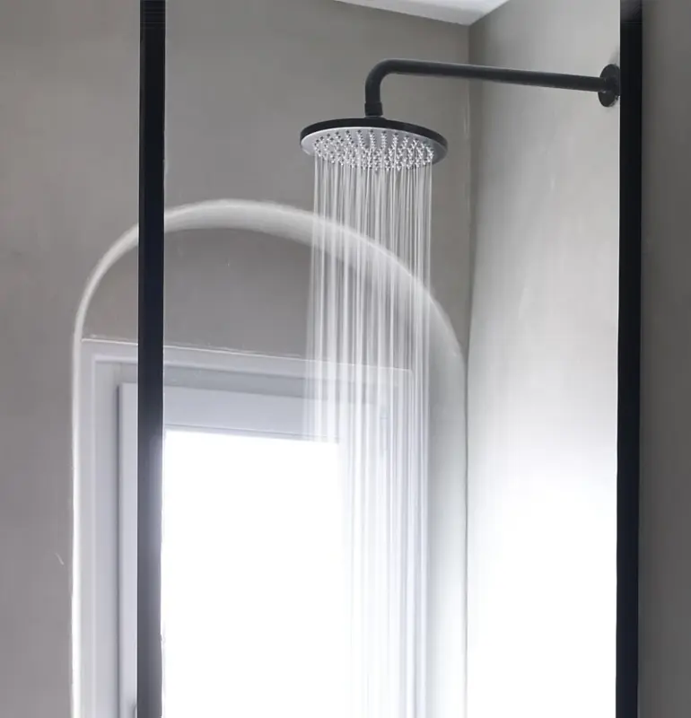 Waterevolution Flow Kopfbrause 200 mm mit Wandanschluss, mattschwarz T1641PR