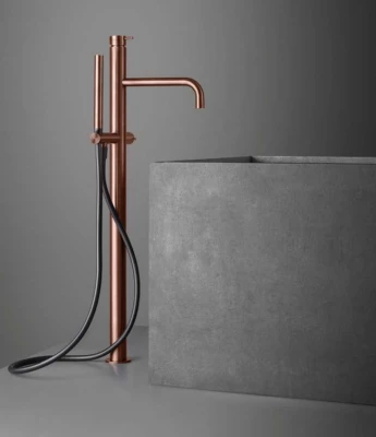 Waterevolution Flow freistehende Badewannenarmatur mit Handbrause Gebürstetes Kupfer T133CPE