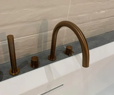 Waterevolution Flow 4-Loch-Wannenbatterie für Wannenrandmontage PVD gebürstetes Kupfer T138CPE