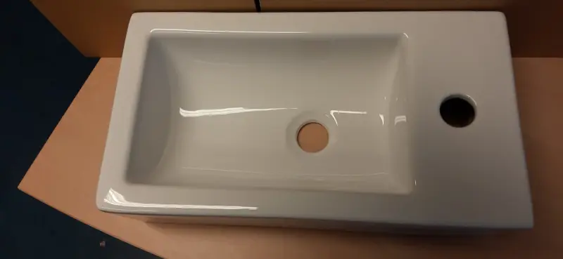 OUTLET Blusani Flow Springbrunnen, glänzend-weiße Keramik, rechts, 45 x 26 x 13 cm