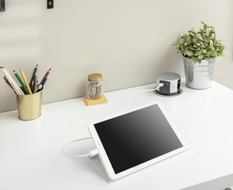 Indux Push Versenkbare Küchensteckdose Silber, Erdung Typ F mit 3 Steckdosen und 2 x USB 1208957411