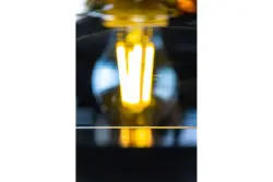 Decor Marite klassische Pendelleuchte Schwarz-Gold getöntes Glas, Durchmesser 26 cm 7085