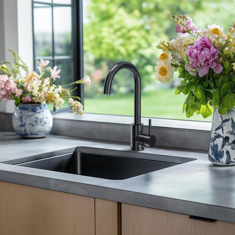 Quadri Coventry Edelstahl Küchenarmatur PVD gebürstet, Schwarz mit schwenkbarem Auslauf 1208967084