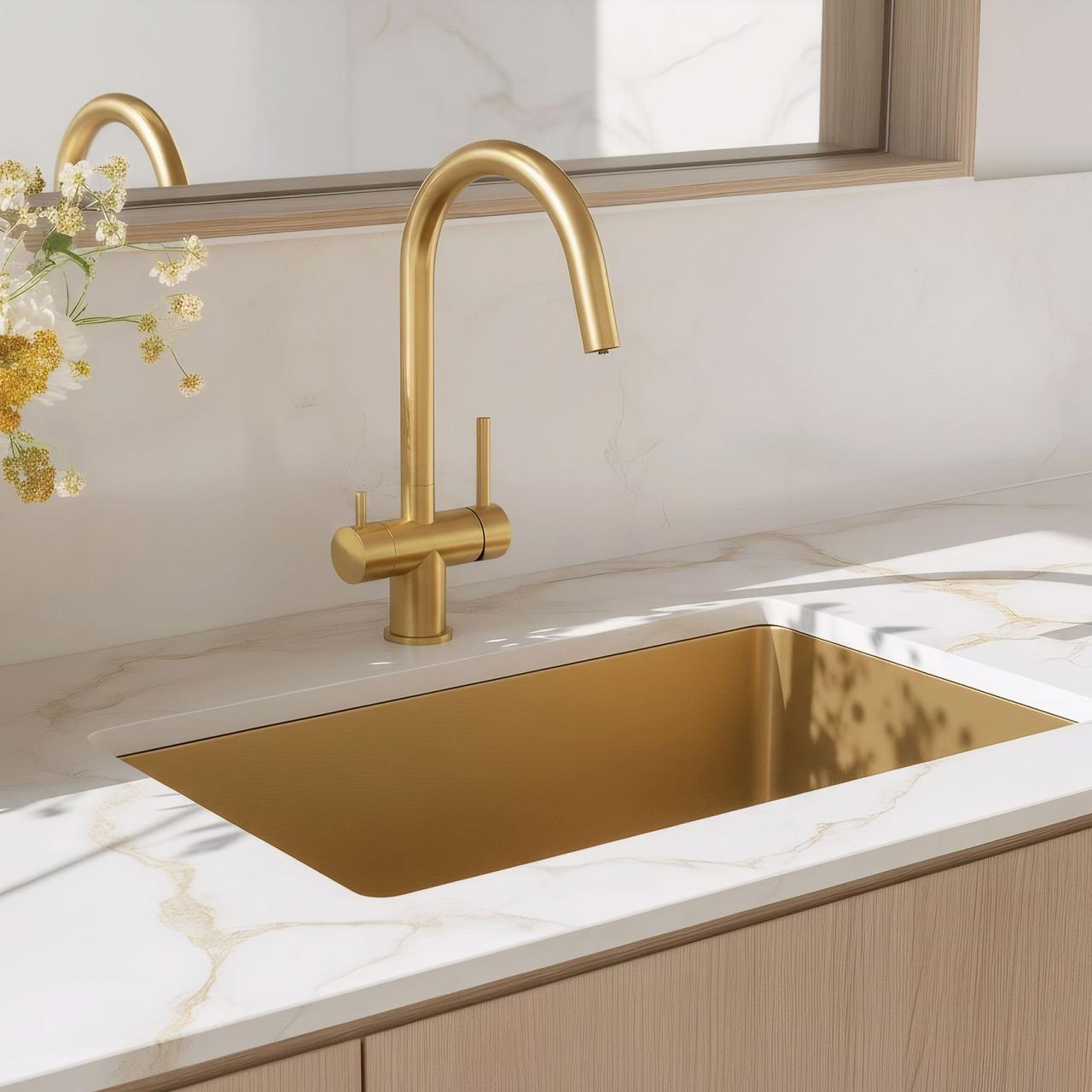 Quadri Leichester Küchenarmatur PVD Gold 3-Wege mit einem zusätzlichen Anschluss für gefiltertes Wasser 1208967669.