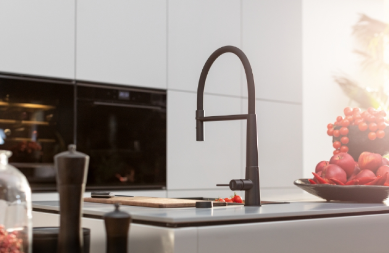 Franke Icon Einhebel-Küchenarmatur mit Flexibler Handbrause, Schwarz 115.0690.598