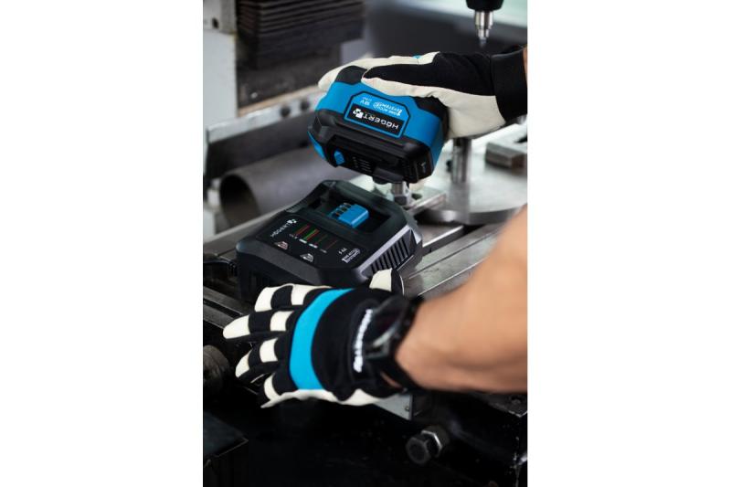 HÖGERT-Schnellladegerät für Akku 6A 18V