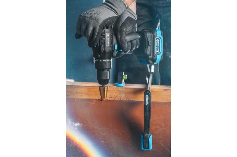 HÖGERT Borstelloze accu-schraubendreher-Set, 18V, mit Bithalter, Bitmagazin, Ladegerät und Akku.