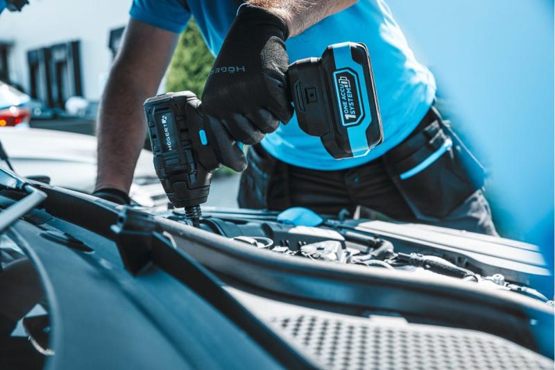 HÖGERT Brushless Akku-Bügeleisen 18V, Set mit Akku, Ladegerät und Zubehör