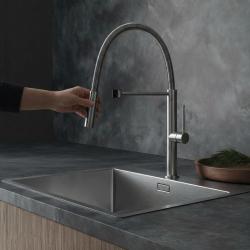 Pure.Sink Luxion Massiver Edelstahl-Küchenarmatur Profi mit flexiblem Auslauf und 2 Strahlarten PLXFLEX-02