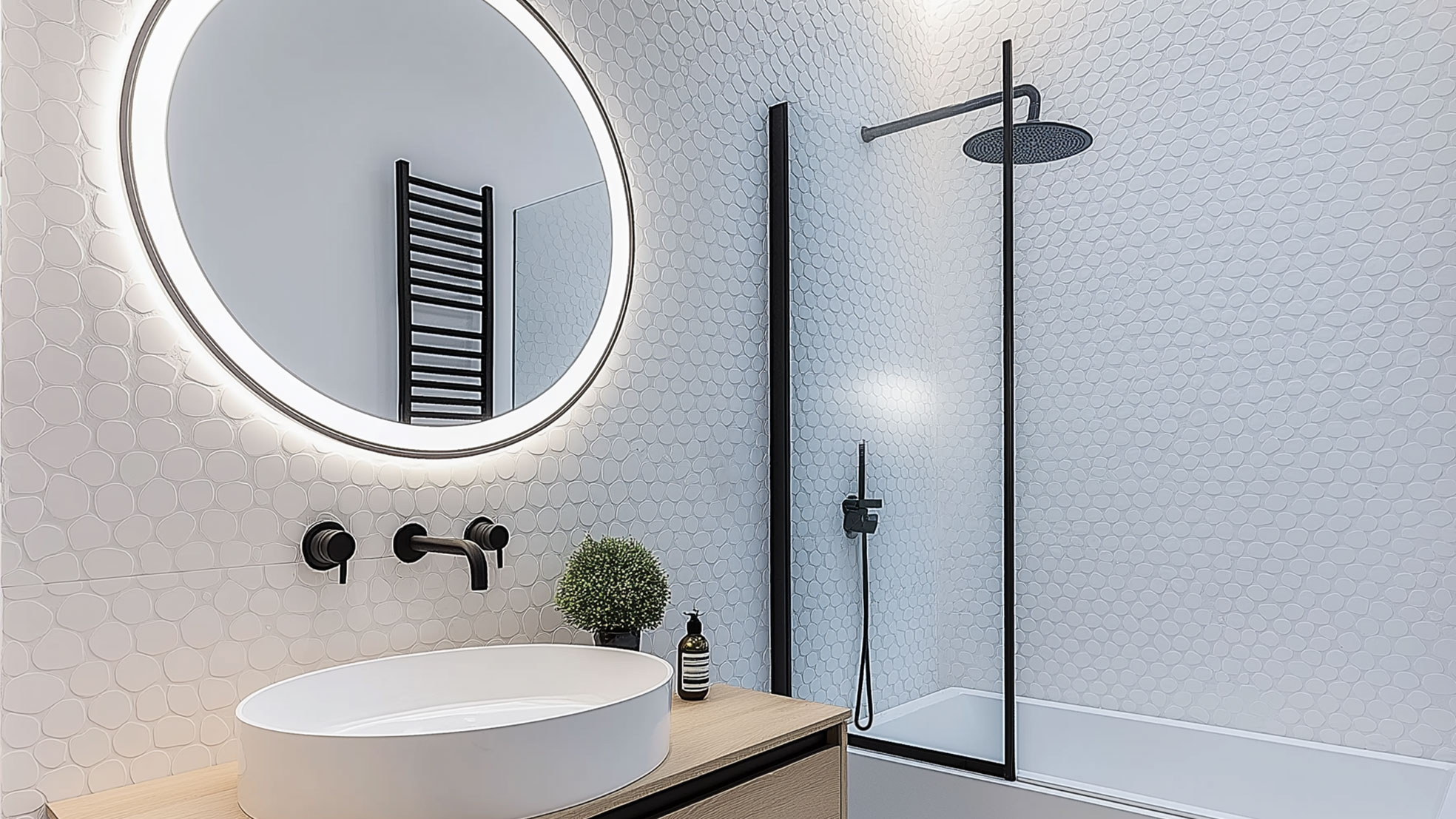297_en_media-1_showers-for-small-bathrooms-16x9.jpg